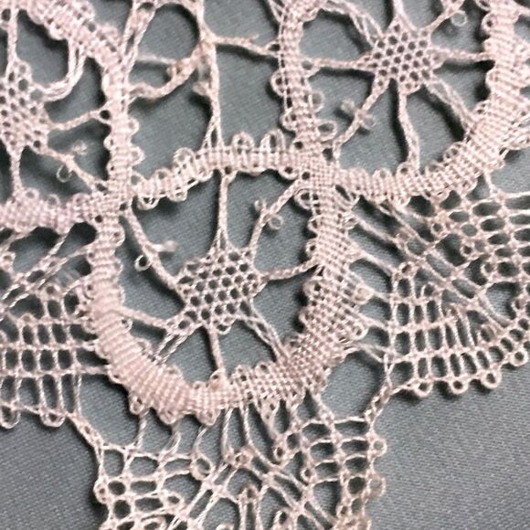 BRIDAL WEDDING SHOWER ANTIQUE NEW OLD STOCK HAND MADE BRUGES LACE HANKIE - Picture 6 of 8